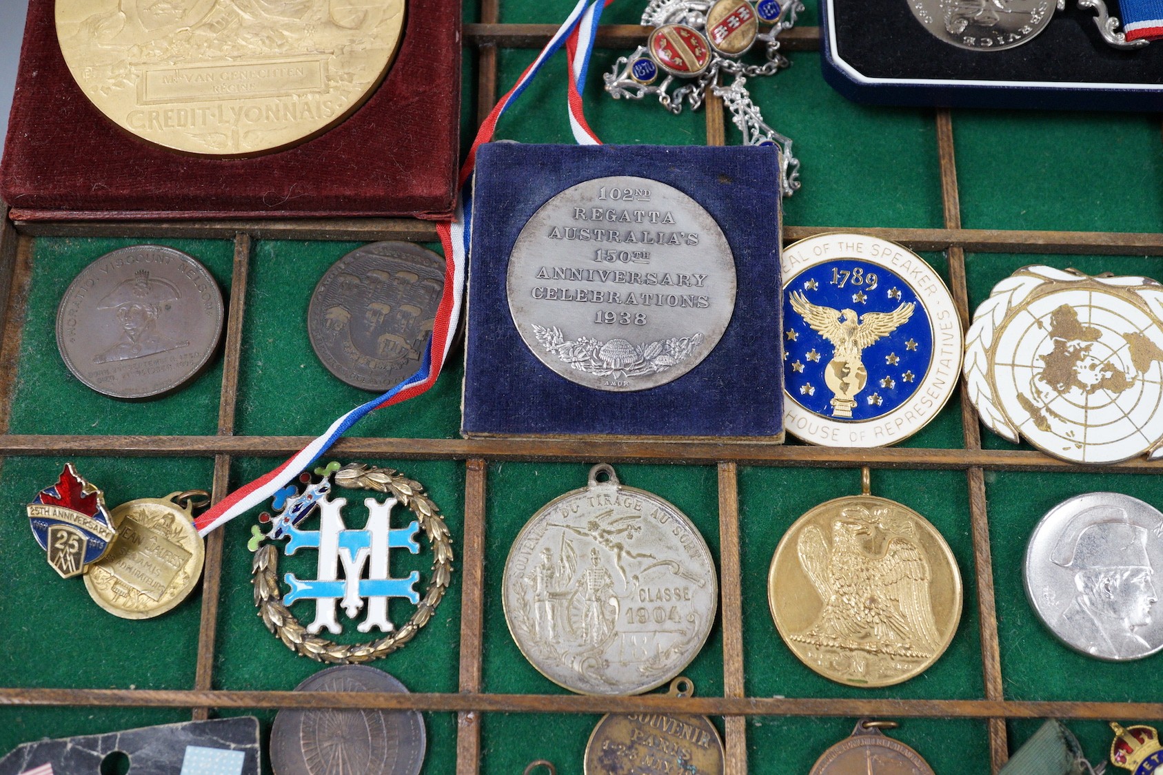 British, French, Australian commemorative medals and badges, to include Nelson, Admiral Vernon, Napoleon, Credit Lyonnaise, French Republic 5 sols 1792, Australia’s 150th anniversary celebrations 1938, Primrose League et